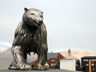 Eisbär-Skulptur