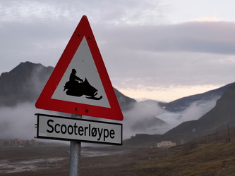 Im Winter faharen hier Schneemobile