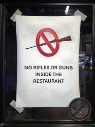 Ins Restaurant nur ohne Waffe