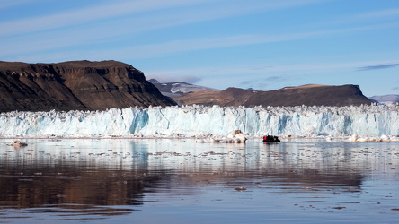 Mit dem Schlauchboot zur Gletscherkante