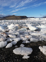 Eis am Strand von Breviksøyene