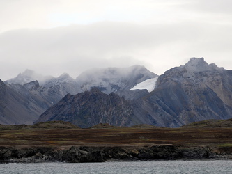 Bergwelt an der Küste