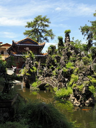 Koi-Teich mit Pagoden