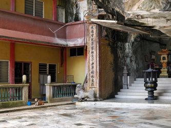 Eingang mit Hund und Löwe