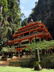 Tempel zwischen den Felsen