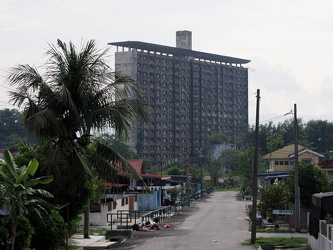 Wohngegend vor den Sungai Pari Towers