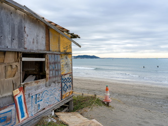 Verkehrshütchen gibt es sogar am Strand