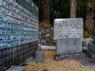 Firmengrab mit Fotos