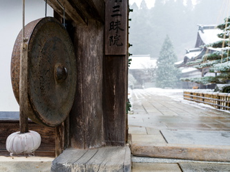 Großer Gong am Eingang