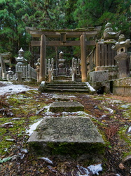 Große alte Grabanlagen