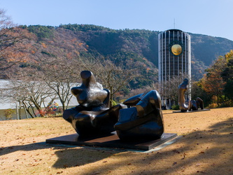 Skulpturen und Blick auf Symphonic Sculpture