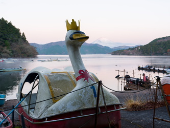 Schwanenboot am Lake Ashi