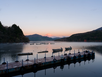 Lake Ashi am Morgen mit Blick auf Mount Fuji